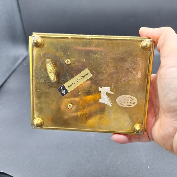 VINTAGE VIA VERMONT LTD GLASS & BRASS GIRL FLOWERS BIRD MUSIC JEWELRY BOX - Picture 12 of 14